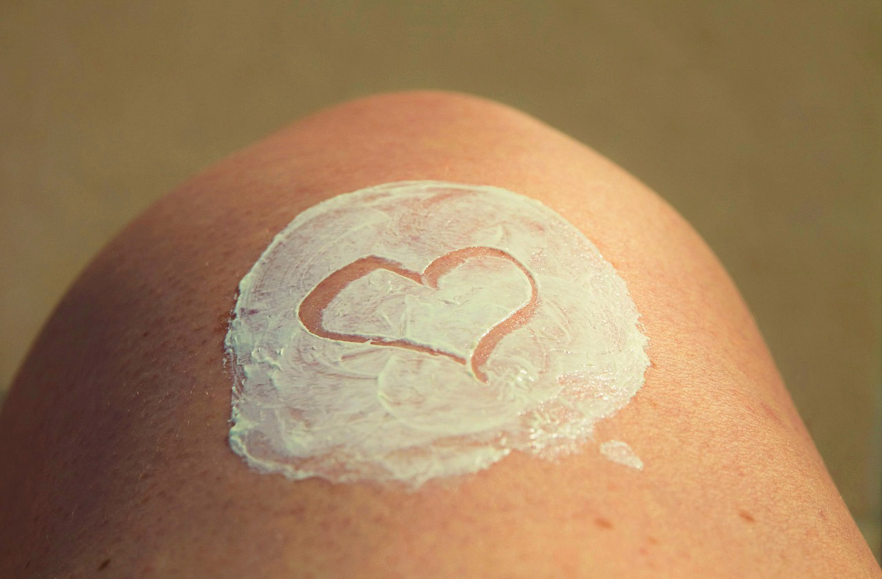 Suncream heart on leg